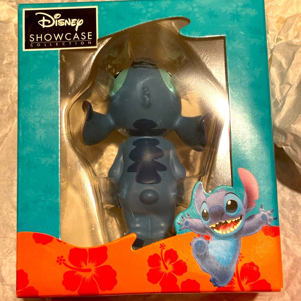 Disney Showcase Collection Lilo and Stitch - “Stitch Laying Down Mini Fig”